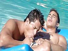 Tanned Hunk Is Sucking His New Lover Right In The Pool