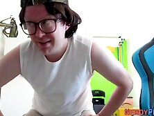 Amateur gets finger bang and blows