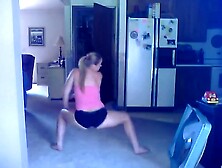 Classic big white booty twerking like a pro