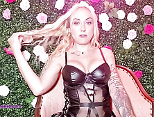 Clueless stroker gets off with tattooed petite blonde Madalynnxo