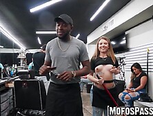 Blondie's Wet Pussy - Barbershop Sex Adventure With Hot Babe Anna Bell Peaks