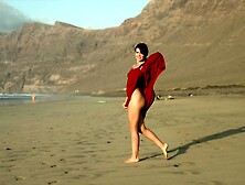 Playa de Famara - Leni Doll