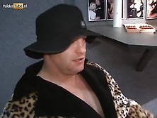 Buikdanseres Michelle komt squirtend klaar op haar pornocasting