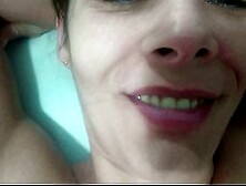 Coroa ensinando para o filho da vizinha que sexo se aprende desde novinho