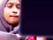 Awek Tudung Kat Public