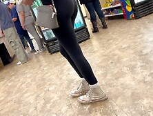 Petite ass sees me filming