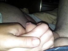 paja con su mano mientras duerme