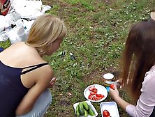 College babe fucked in outdoor grill