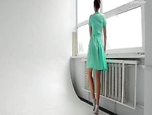 Flexy teen shows pussy