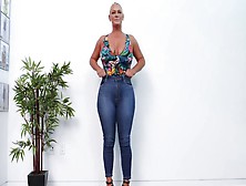 Big Boobs – 10682344