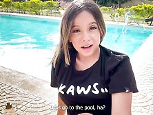 Me pongo caliente en el dia de piscina y me masturbo frente a las camaras