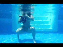 Pawg Twerks Under Water