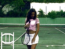 Hannah Hunter strips down so she can masturbate on the tennis court