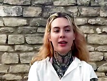 Emma,  21,  is getting into pure exhibitionism! - Jacquie et Michel TV