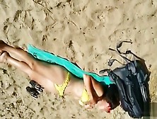 Cumming to a bikini girl on the beach