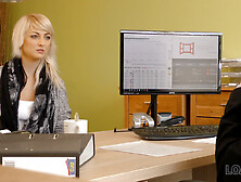 Katy A Besoin Dargent, Alors Pourquoi Sert Un Gestionnaire De Crédit Lubrique