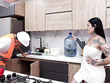 Colombian Babe with Phenomenal Body La Rola Seduces Her Plumber by Giving Her Huge Ass to Dani Clark