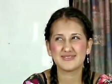 Una linda latina con 2 hombres por primera vez anal invasion penetration