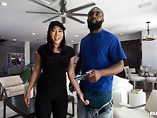 Emerald Loves lembra seus filmes pornô em uma casa de rodagem