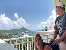 Amateurmuschi auf dem Balkon durchgefickt