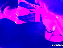 Séance fétish : Dr Martens et porte-jarretelles