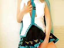 Japanese Miku Cosplayers Playing :3