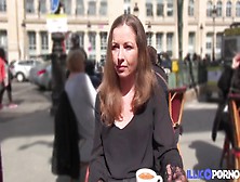 Melanie enjoys anal sex before taking the train