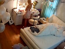 IP-CAM - Julias Collegedorm - getting dressed