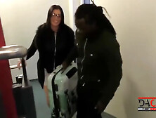 Lucky Help With The Suitcase With Da Cada