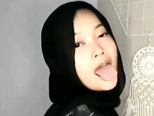 Hijab Pamer Lidah 3