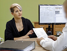 Casting Porno Sale A Lagence De Prêt Donne La Chance Salope Poussin