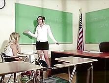 Hottie Teacher Sinn Gets Fingerfuck