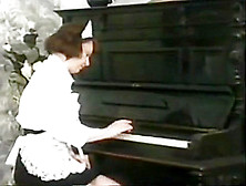 Landlord spanks his maid for being idler 1