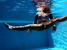 Sexy Chubby Teen Showing Sexy Pussy