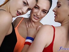 Oiled Up Butt Shaking Lezbian Threesome In Gym - Fitness Rooms