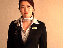 北条麻妃 フロントの女性がどう見ても僕のことを誘惑する様にチラリズムを連発