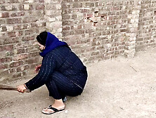 Safai Karti Hue Bhabhi Ko Chuda Dark Suit Me Cute Lag Rahi Thi Back Said Uff