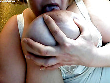 Senos enormes tetas grandes, milk huge