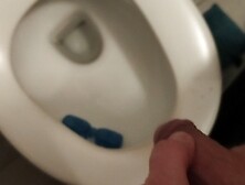 Angepisst - leider nur ins Klo