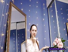 Young chick sexy dance