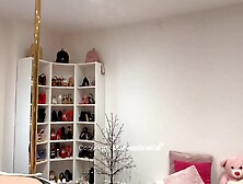 Cheating wife clothed as Lara Croft gets in