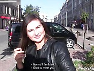 Sexy Brünette bei einem Casting genagelt