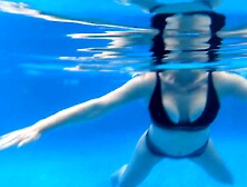 Horny Milf With Huge Tits Swimming is Super Hot. ! (Juicy Lousie)