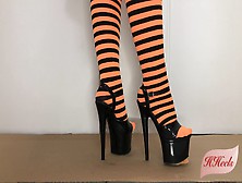 Joyeux Halloween ! Bonbons Et Foutre Pour Mes Talons