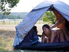 je la baise dans la tente au camping a la ferme