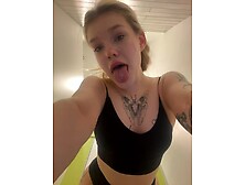 Honey   hot in mall changing cabin