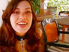 Une normande train&eacute e &agrave la laisse pour se faire enculer