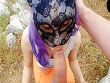 Verliebtes Parchen beim Sex im Freien