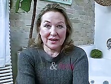 Oma Maria macht die Beine breit