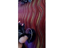 Public upskiirt GILF